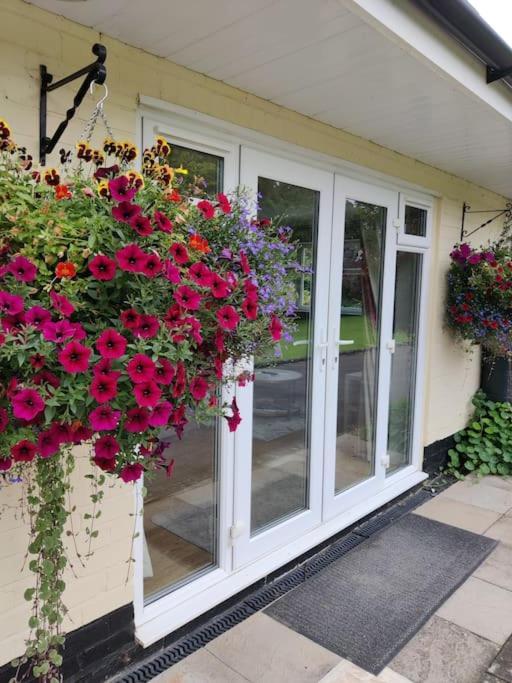The Nook Located In A Beautiful Garden Setting With Parking Villa Stratford-upon-Avon Luaran gambar