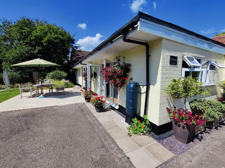The Nook Located In A Beautiful Garden Setting With Parking Villa Stratford-upon-Avon Luaran gambar